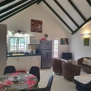  Appartement Le Sable Bleu - Evasion Tropicale A Sainte-Anne - Plage 5Min - Piscine - Parking - Logement Climatise - Vue Sur Les Palmiers - Parfait Pour Sejours En Famille Ou Entre Amis